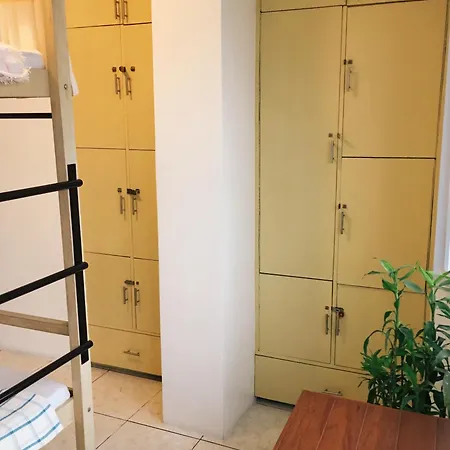 1 River Central Hostel Makati City Room photo