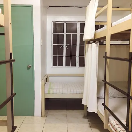 1 River Central Hostel Makati City Room photo