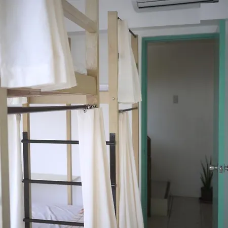 1 River Central Hostel Makati City Room photo