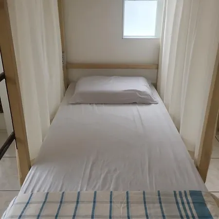 1 River Central Hostel Makati City Room photo