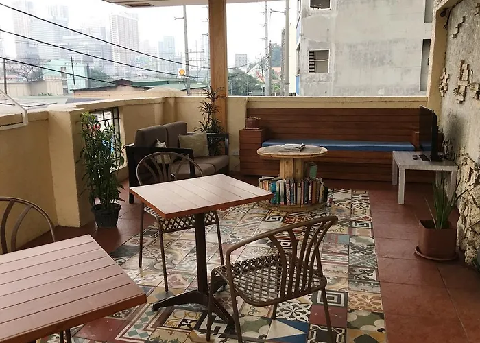 1 River Central Hostel