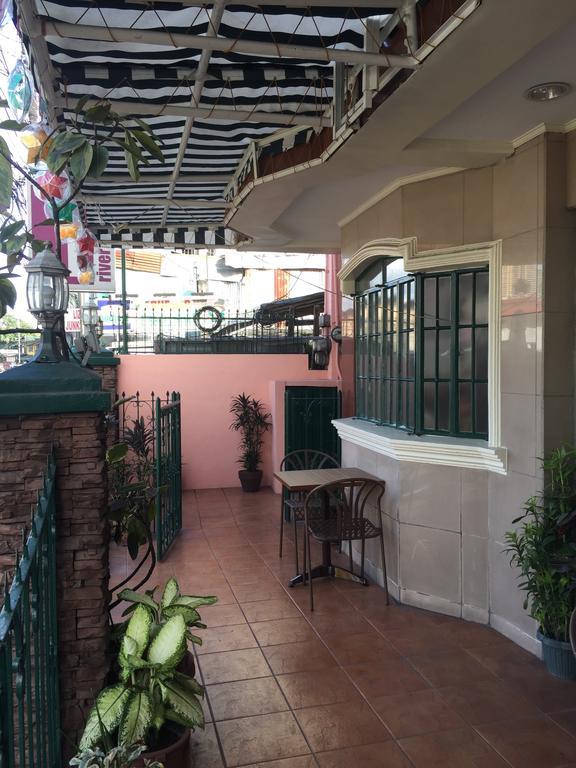 1 River Hostel Makati City