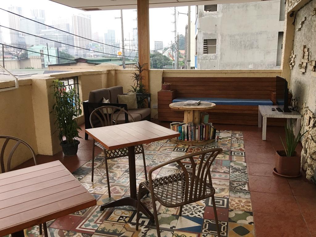 1 River Hostel *